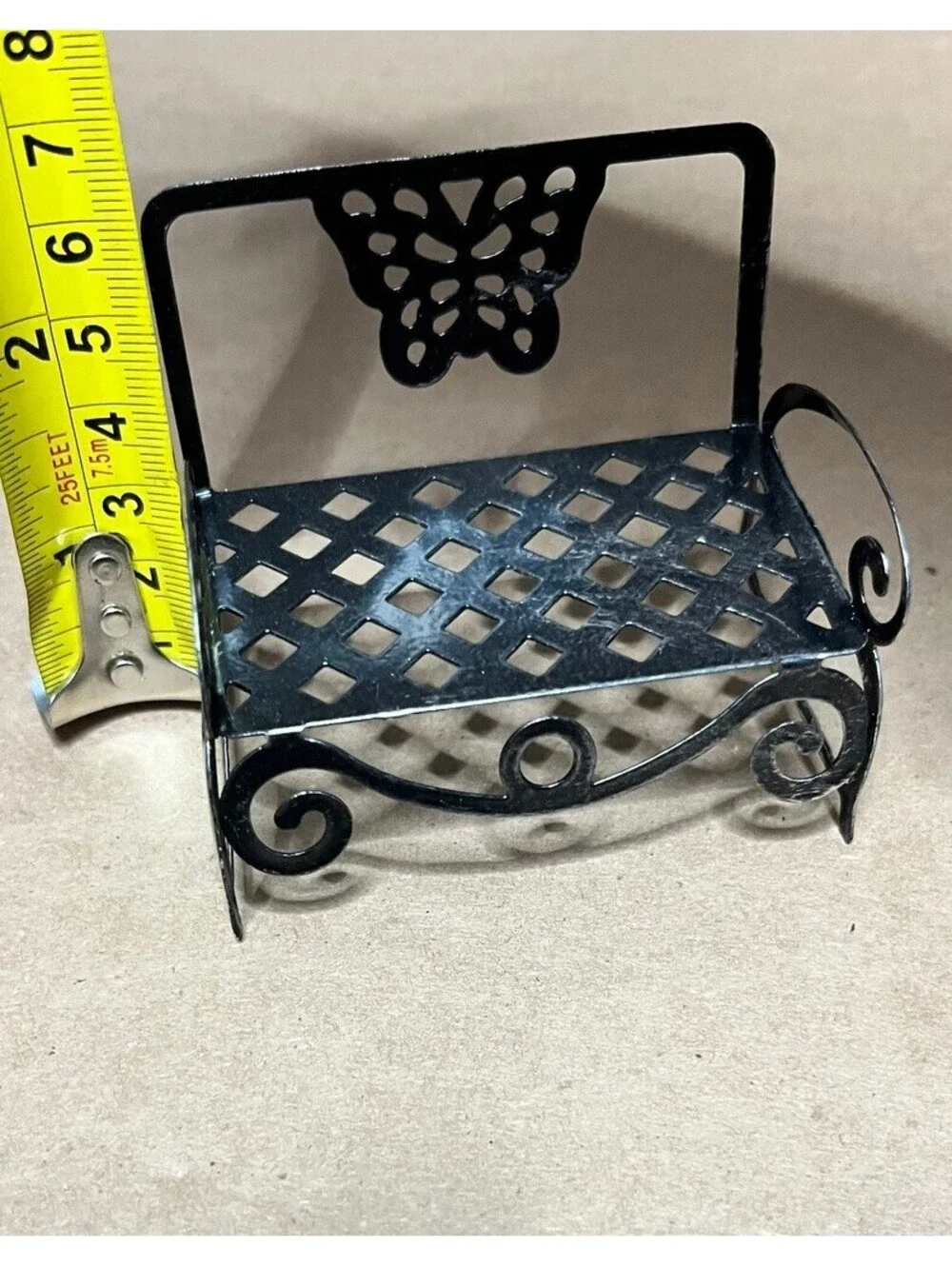 Miniture outside bench - Dollhouses, Book Nooks, dioramas